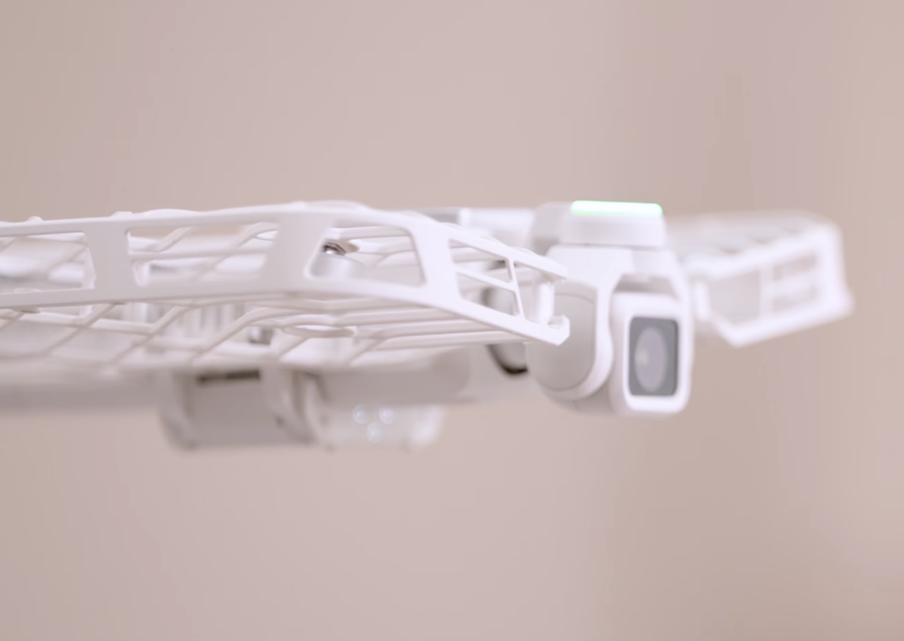 HOVERAir VERSA Is a Pocket Camera That Grows Wings