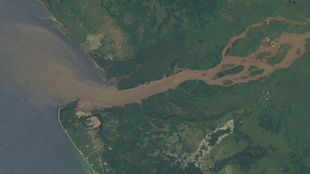 The Congo River discharges 40,000 cubic meters of freshwater into the Atlantic Ocean every second. A new study tracked where that freshwater goes.