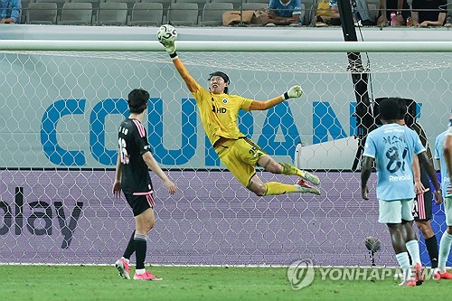 Team K League goalkeeper savors 'fun, happy' day on pitch vs. Man City