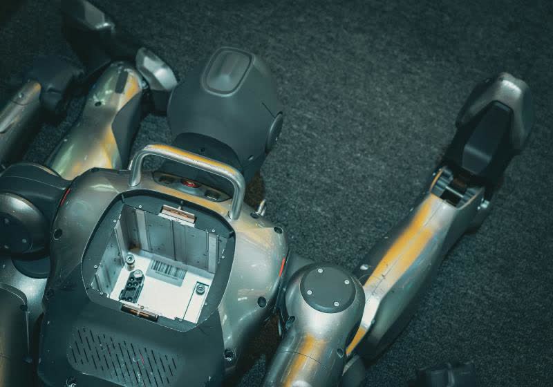 Qualcomm's humanoid robot demo went hilariously wrong when the machine just dropped dead on stage