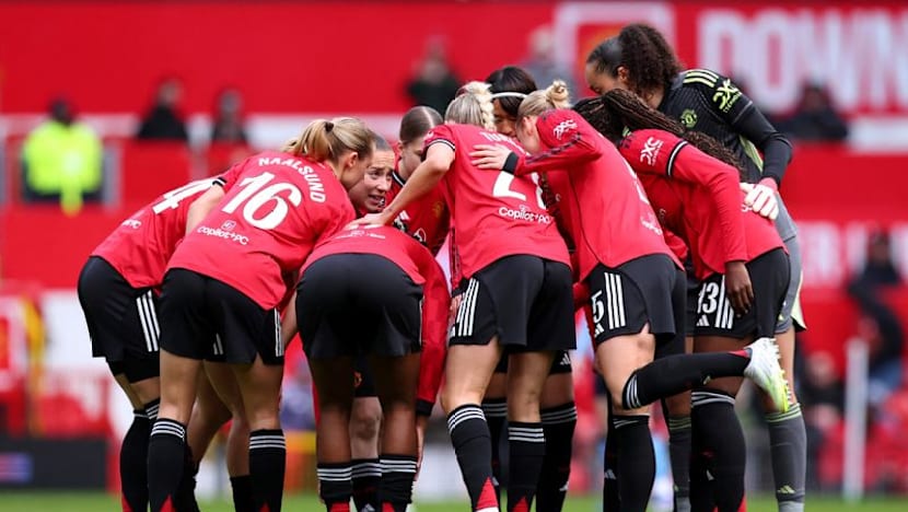 Manchester United hire Olid to lead women's team