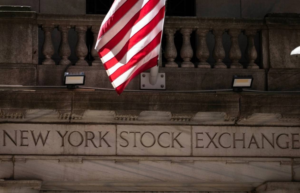Sinking AI stocks pull Wall Street further from its record