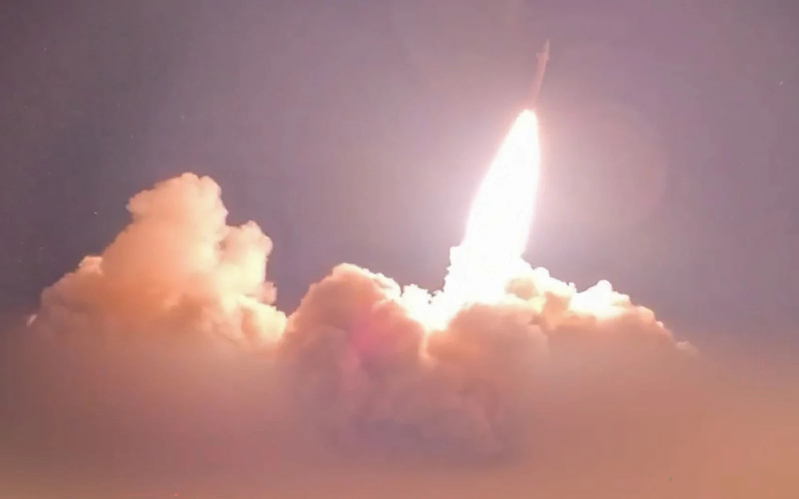 UAE accuses Iran of firing ballistic missiles at shipping