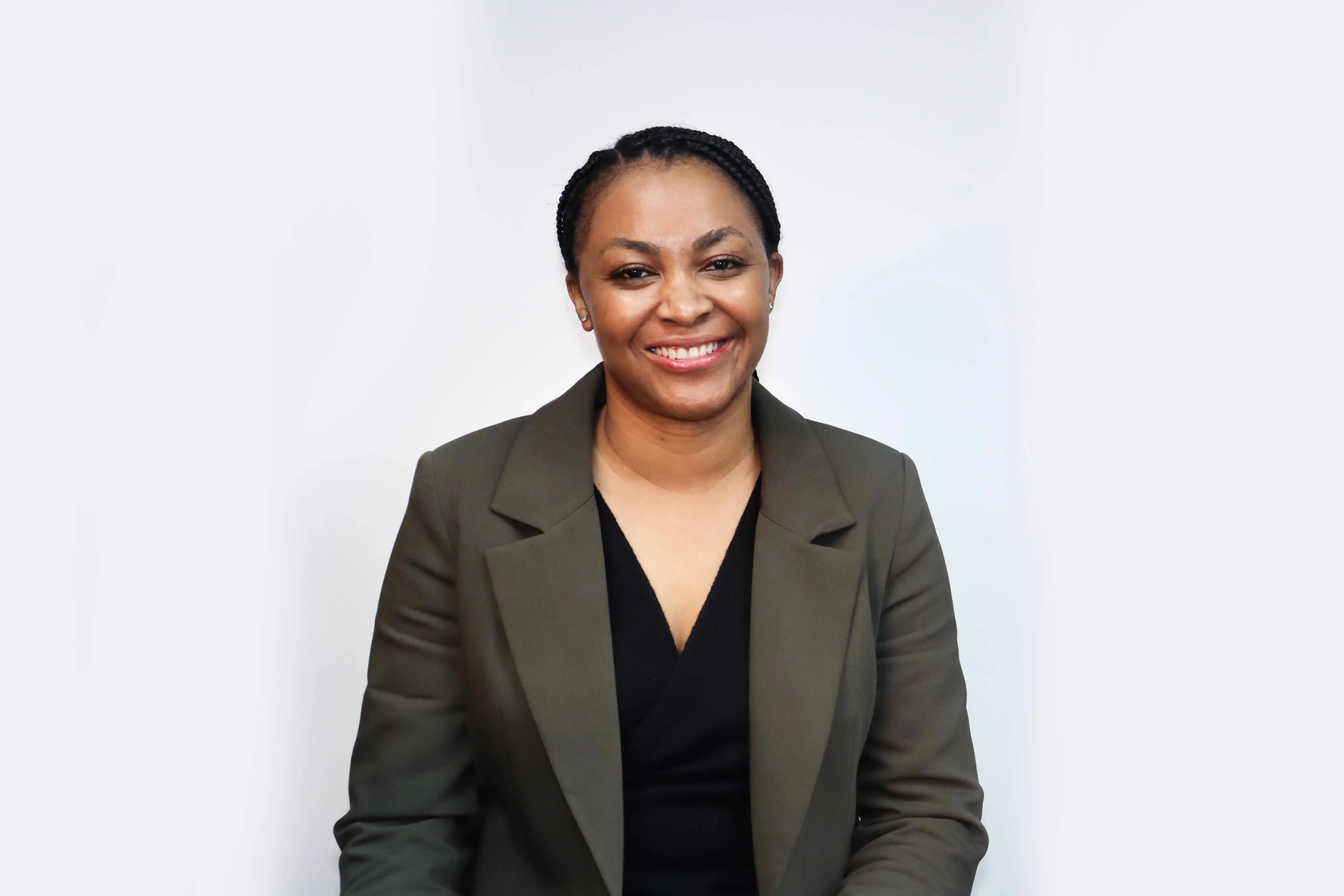 Dr Shelly Mona