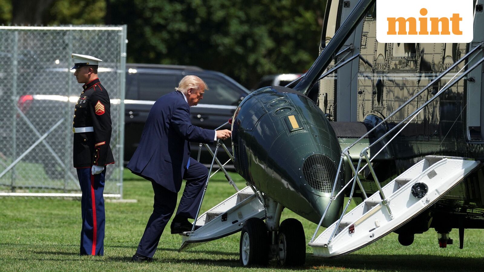 FAA probes safety lapse after passenger jet takes off during Trump's Marine One approach at Reagan Airport
