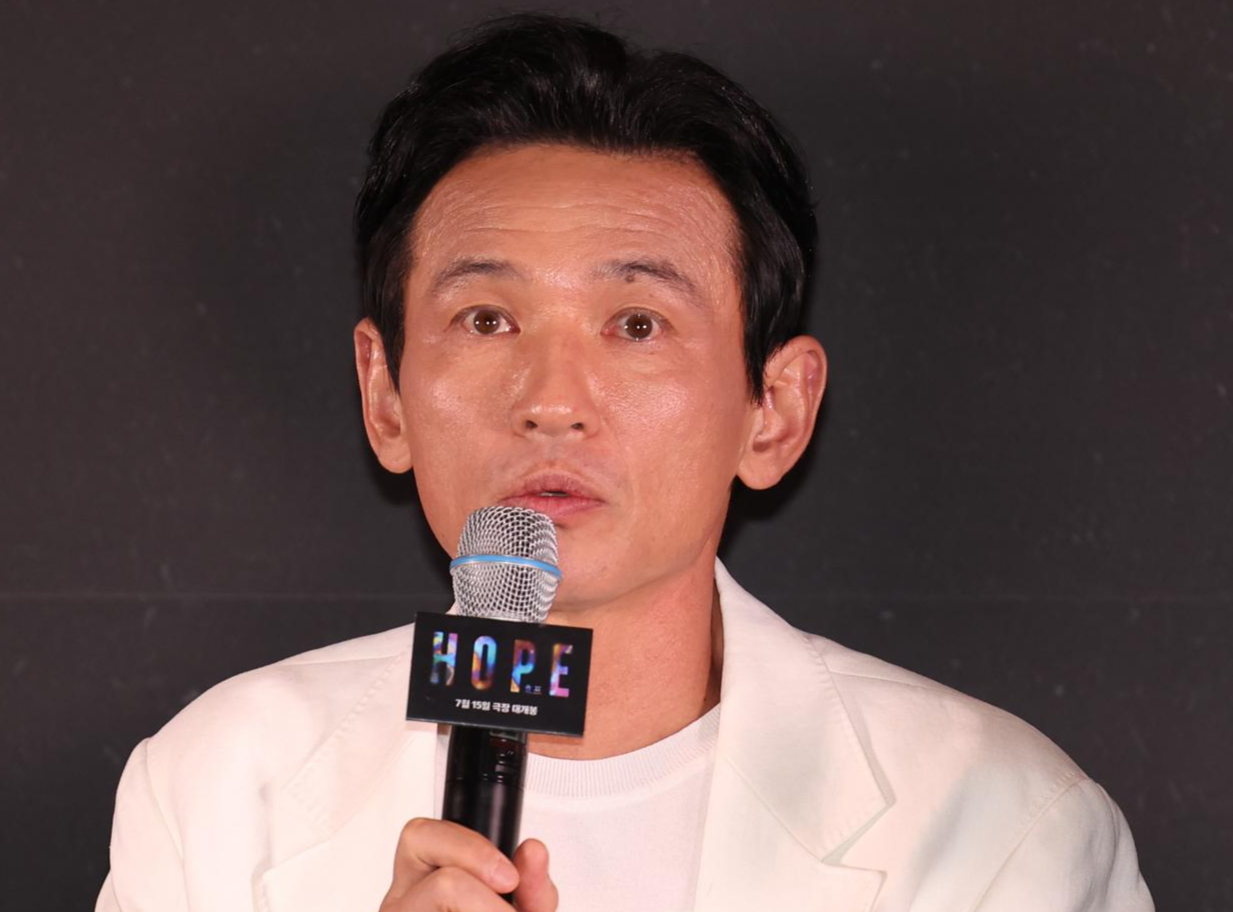 Actor Hwang Jung-min faces trial involving woman claiming private relationship