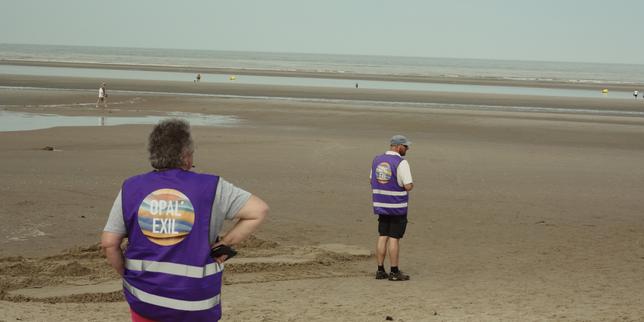 Fires and 'megaboats' fuel tensions over Channel crossings in northern France