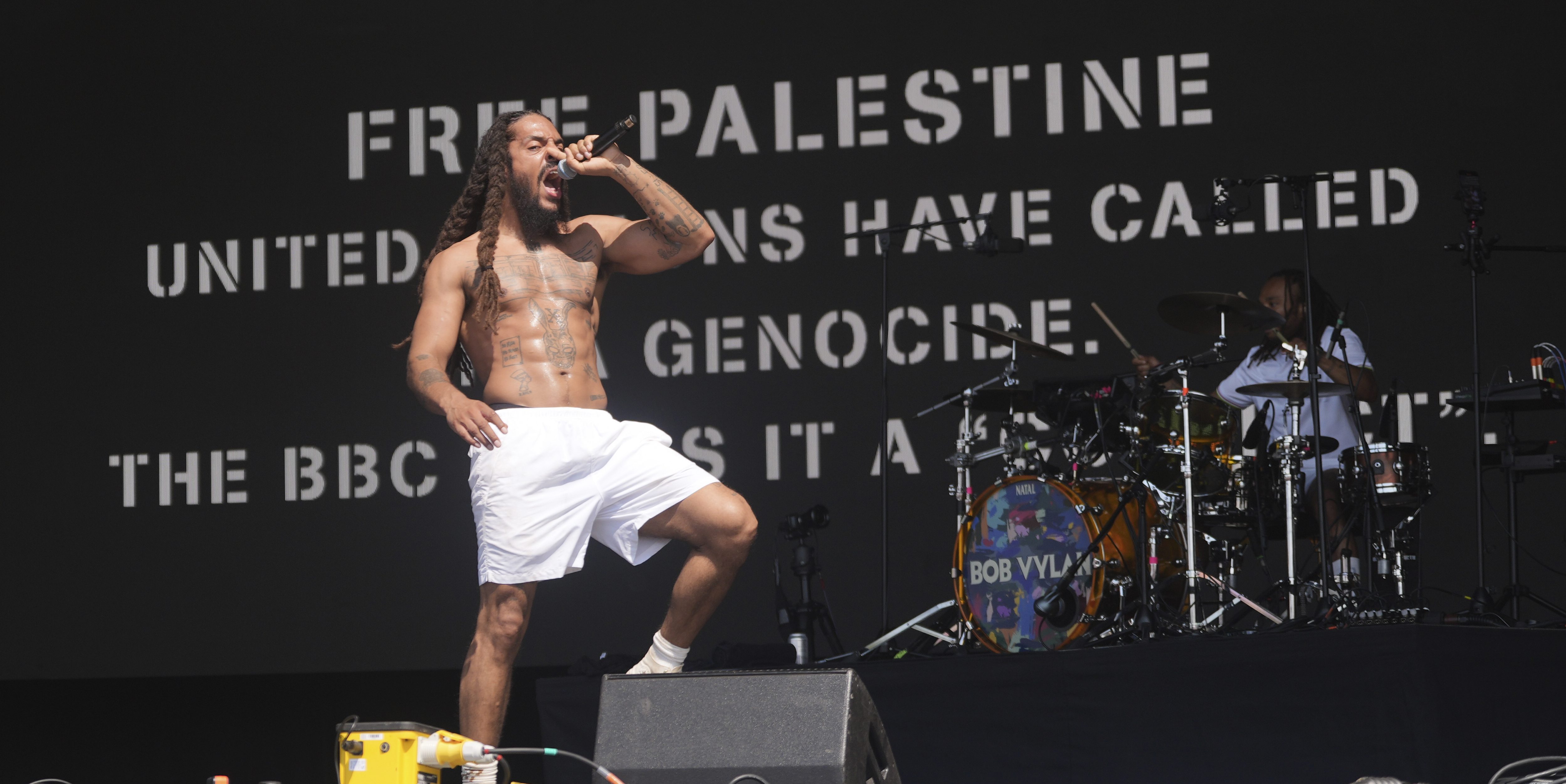 After deportation due to anti-Israel slogan: Bob Vylan frontman successfully fights against entry ban