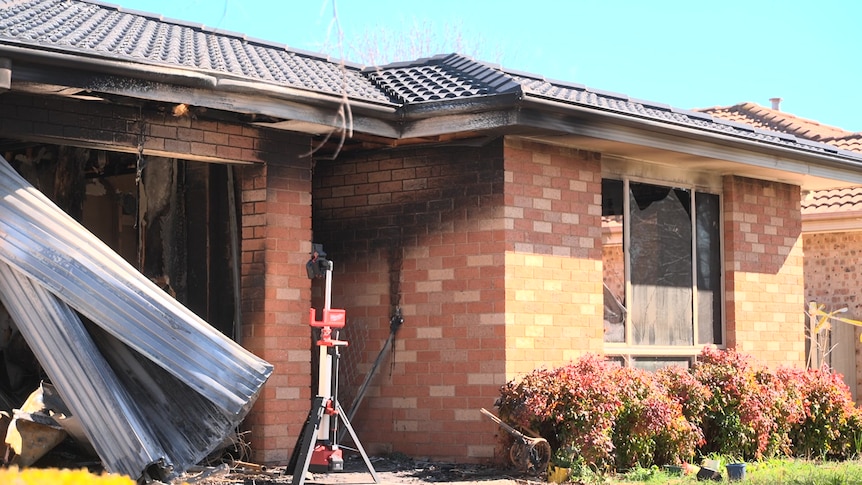 Butcher saves sleeping neighbours from 'billowing' Canberra house fire
