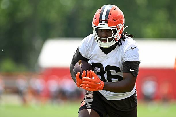 Seahawks add depth, sign two undrafted free agents