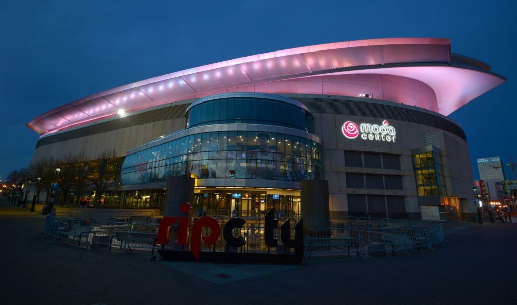 Blazers Gain Public Backing, but Arena Talks Still Contentious