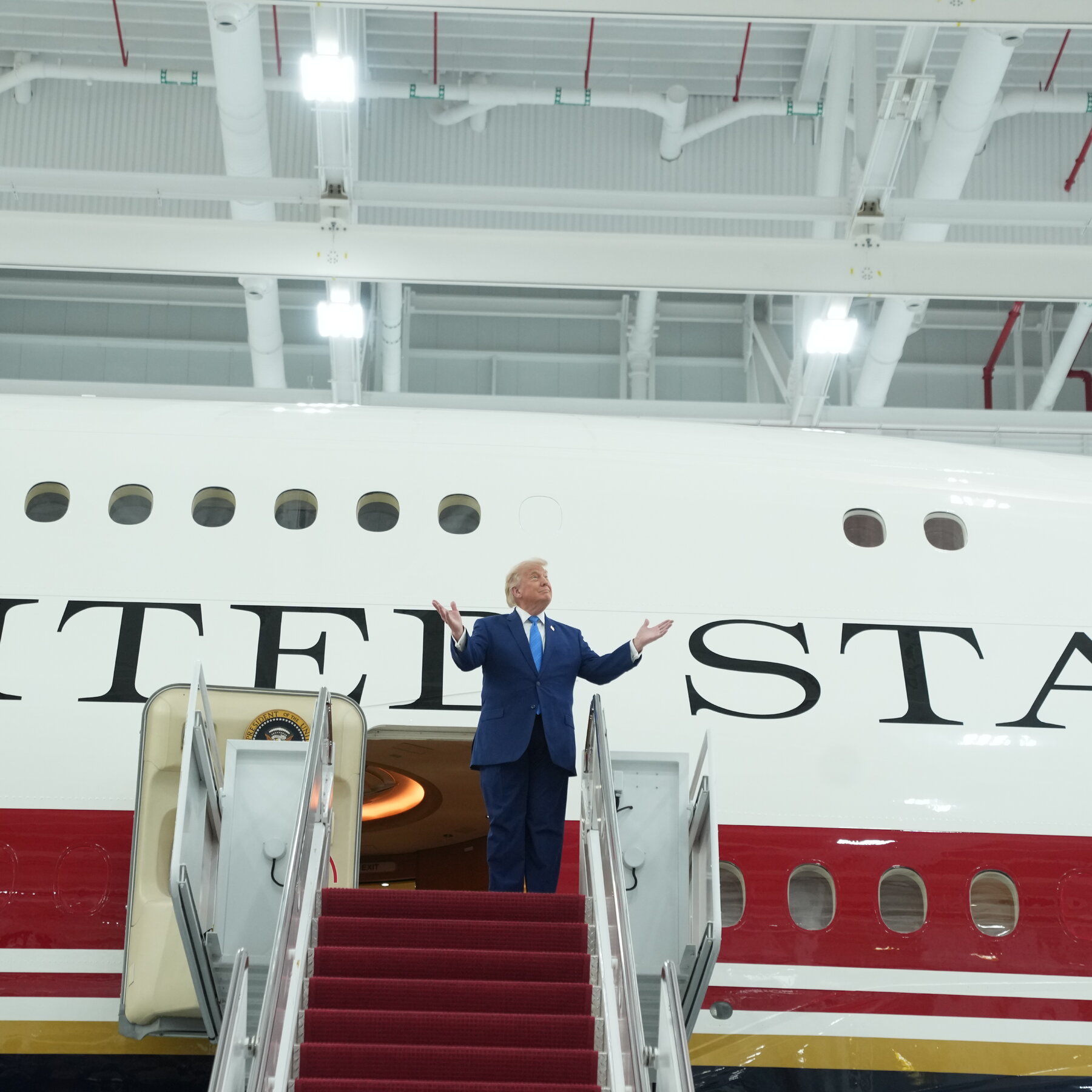 Trump Said Qatari Jet Was Destined for His Library. That May Change.