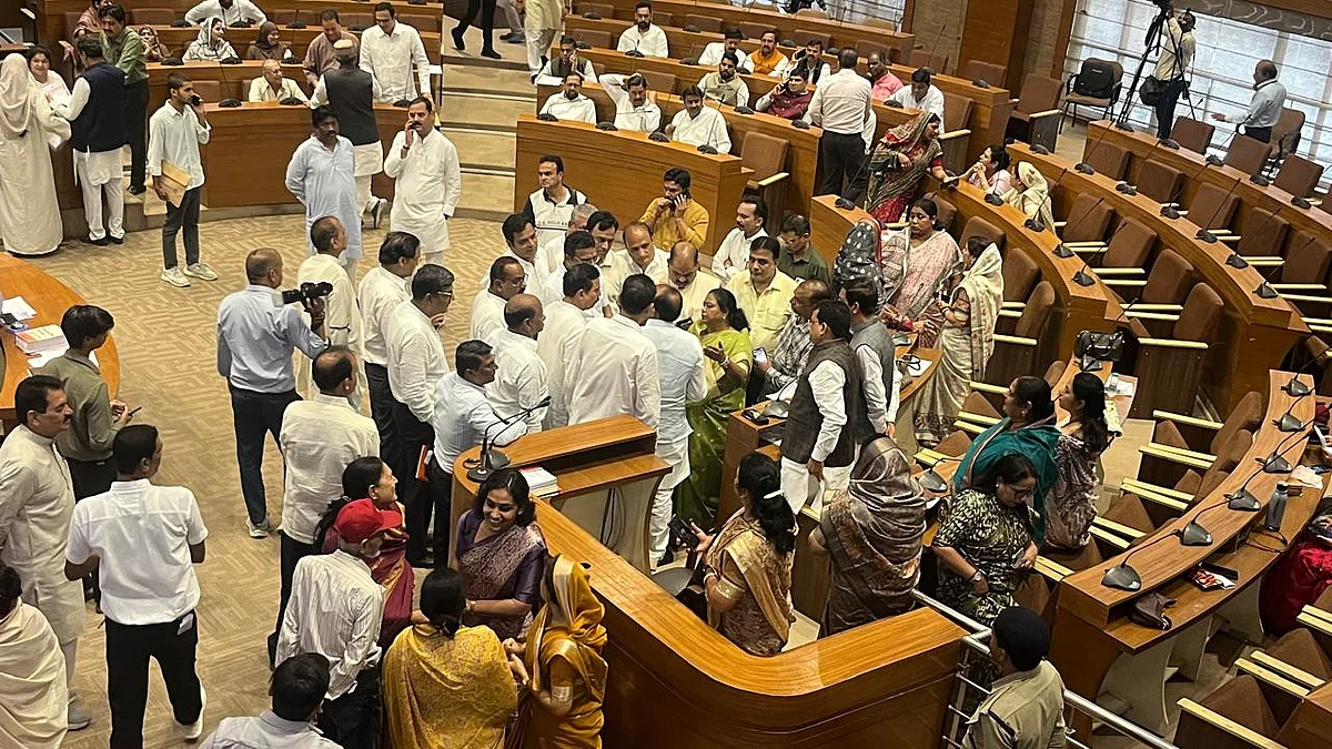 Bhopal Municipal Corporation Council Meet: President Of Chamber Of Commerce Attends Discussions Over Commercial Tax After Traders' Protest—VIDEO