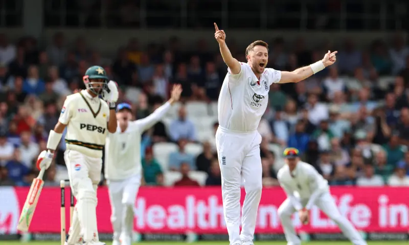 Robinson double rocks Pakistan in first Test before rain stops play