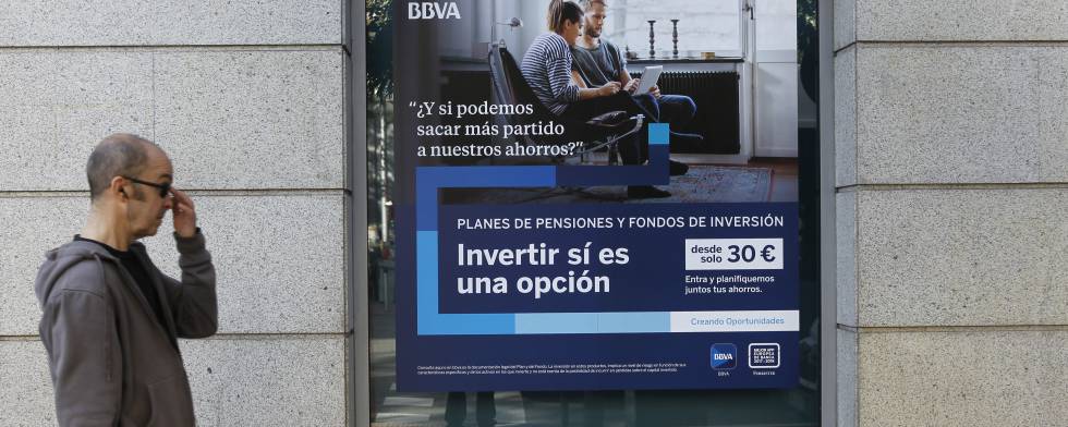 Pension plans face their sixth year with net outflows of money