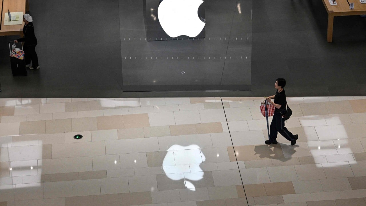 Tim Cook warns of slow Siri AI roll-out in China, worsening memory crisis