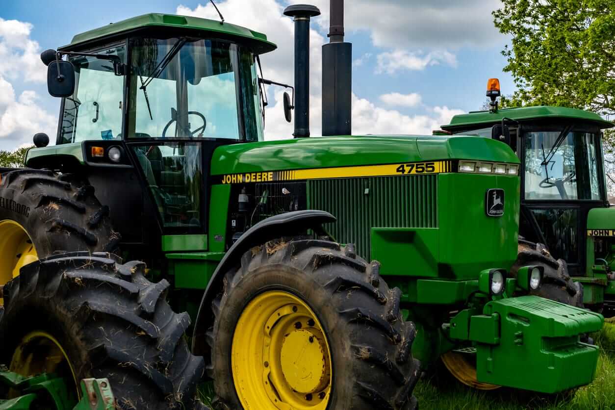 Are Wall Street Analysts Bullish on Deere & Company Stock?
