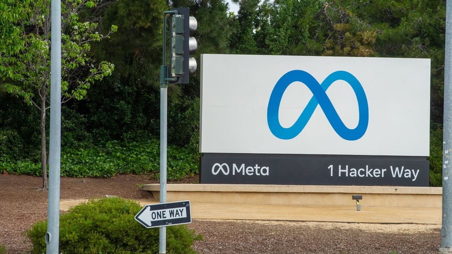 Facebook: Meta AI hacked during testing - growing concerns about security