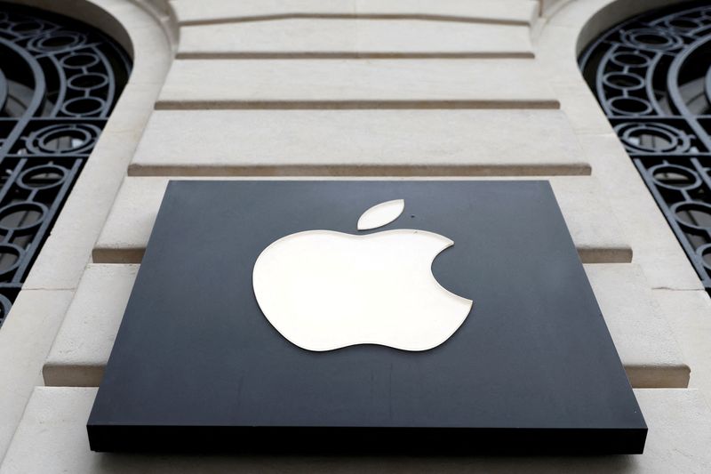 Apple changes fees for alternative app stores in EU