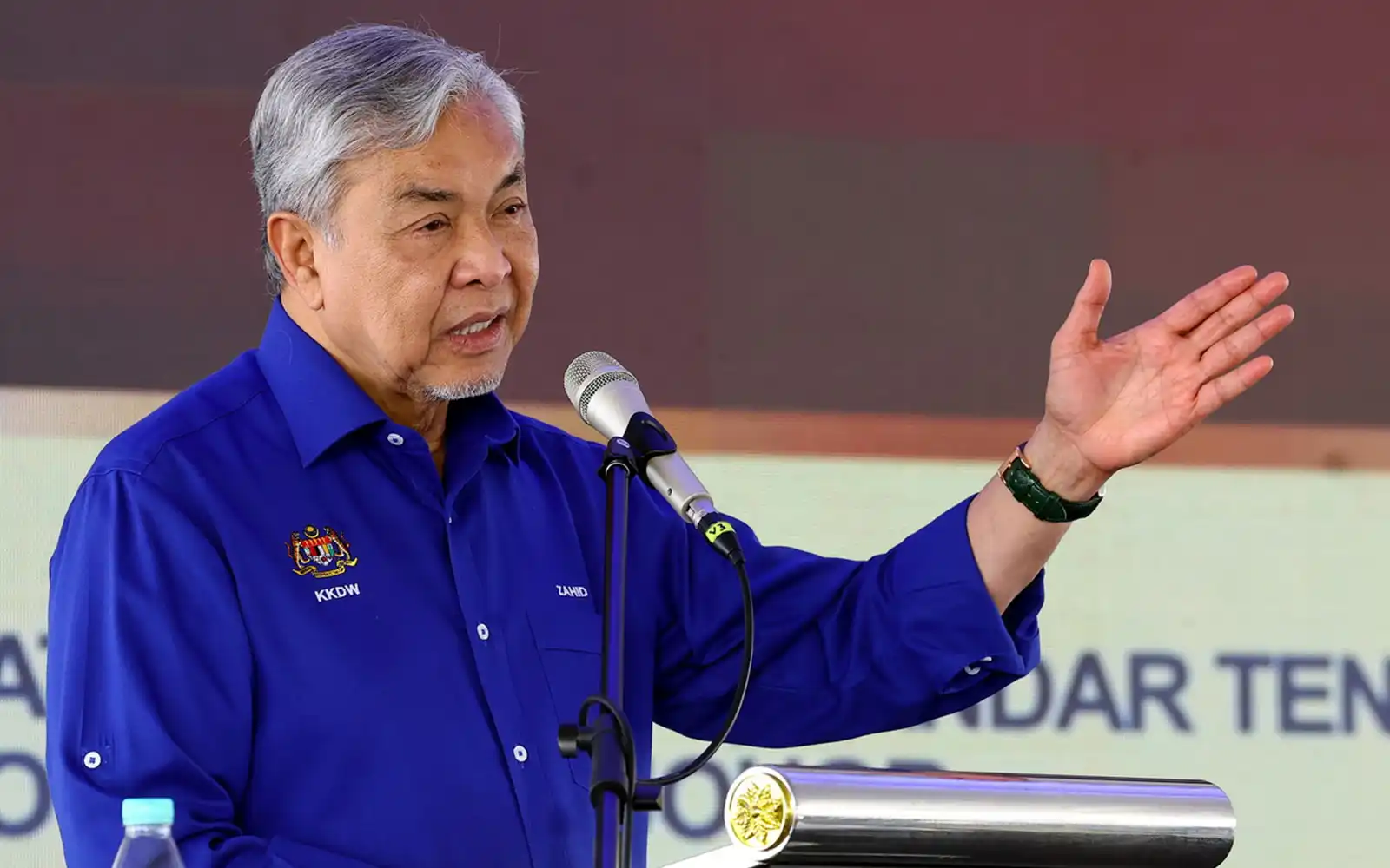 Zahid vows to shield civil servants from political pressure