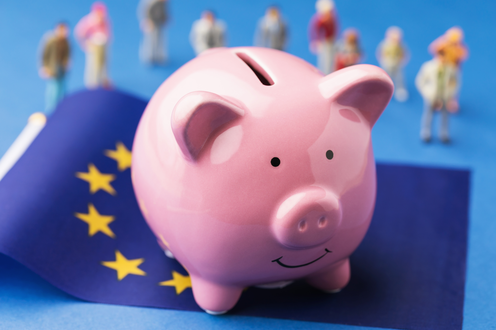 Europeans boost their savings for fear of inflation