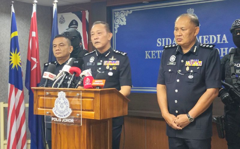 Five held over upside-down Jalur Gemilang, Johor flags in state