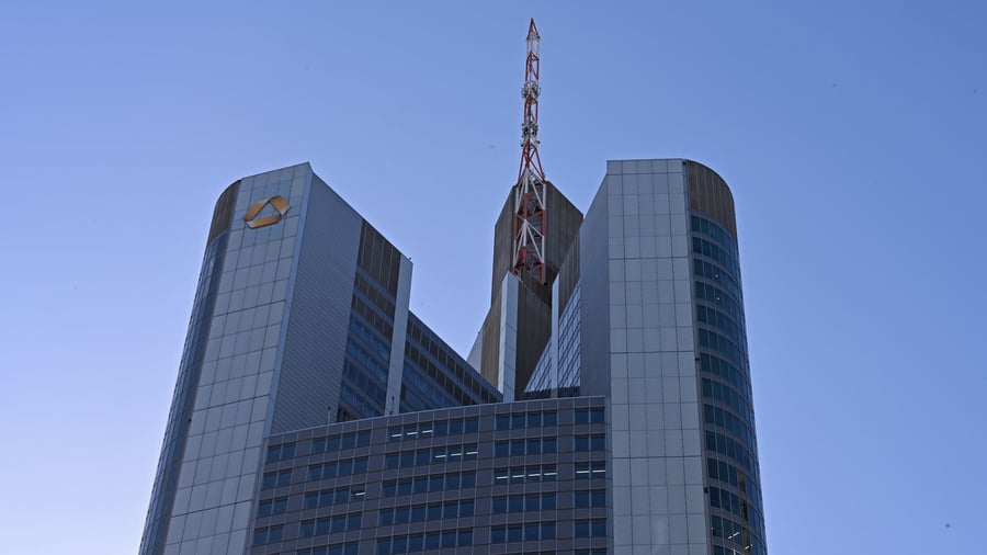 Interim balance: Commerzbank posts a surge in profit in the second quarter