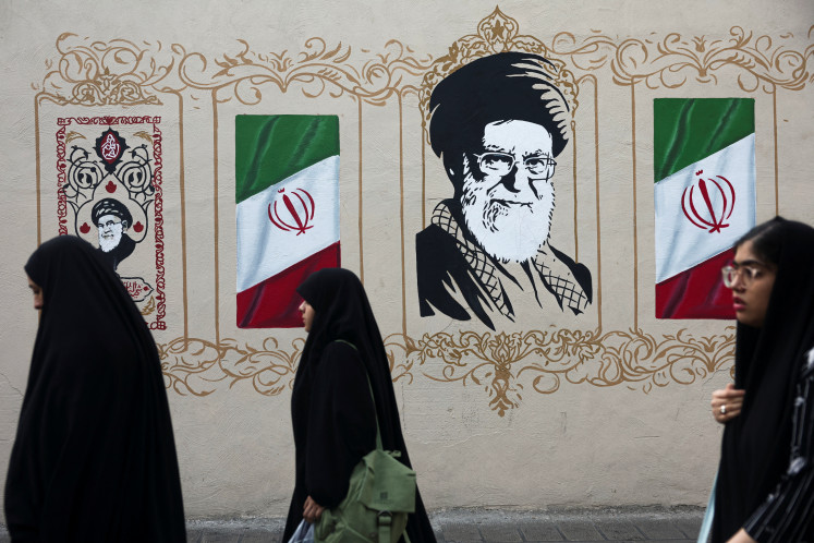Trump warns of economic consequences for any country that supports Iran
