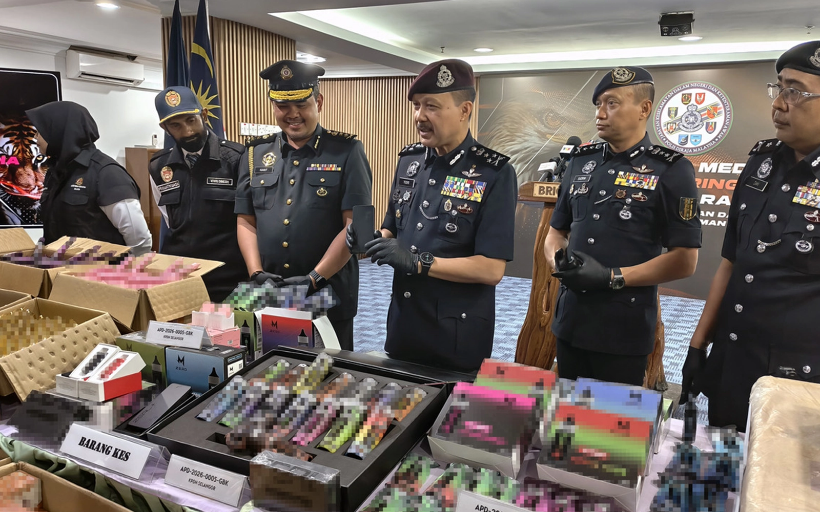 Vape, rokok seludup lebih RM12 juta dirampas