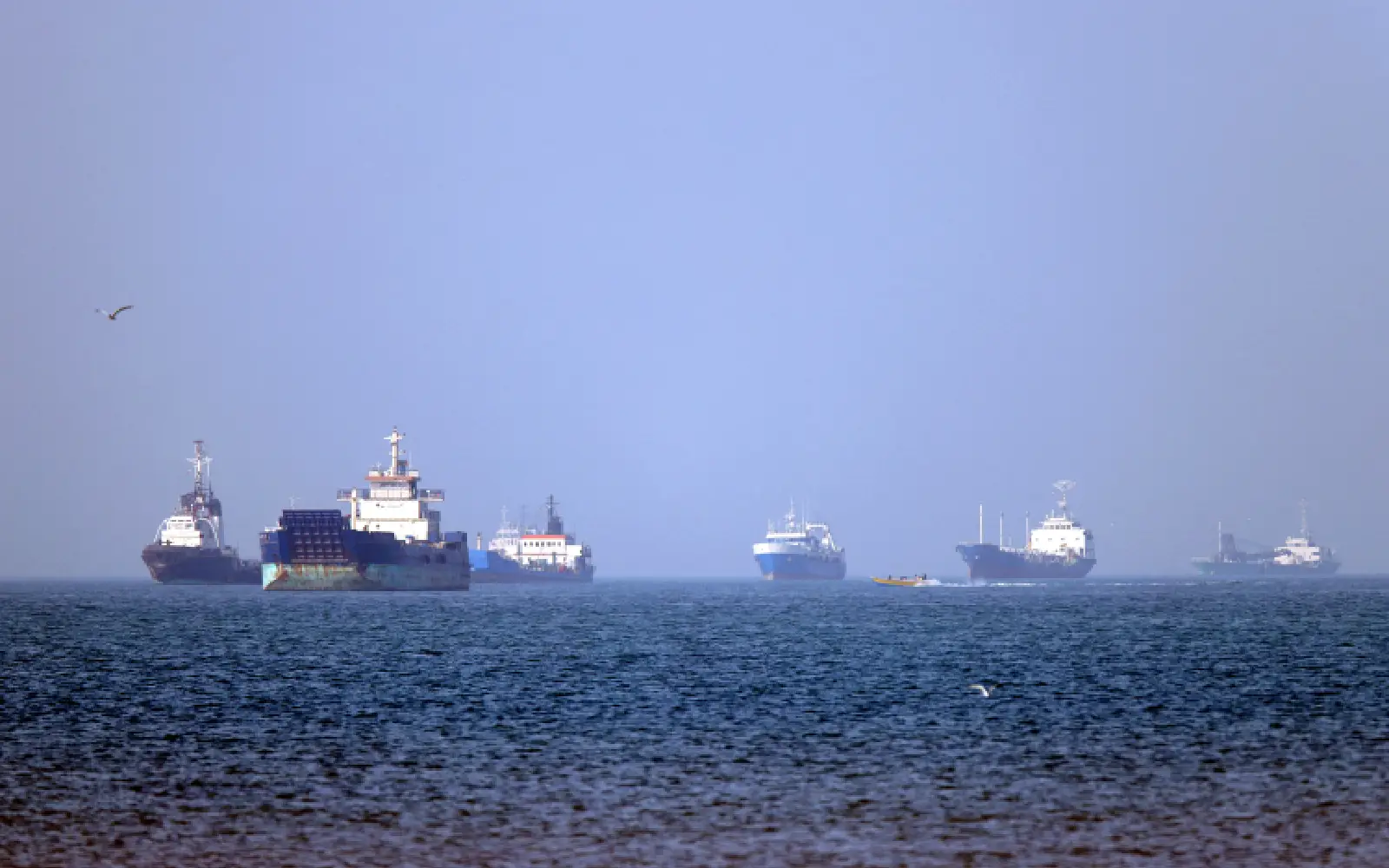 Iran nears Hormuz deal with Oman, says reopening hinges on the US