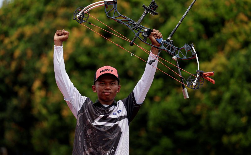 Akmal turns to archery after the death of his silat master