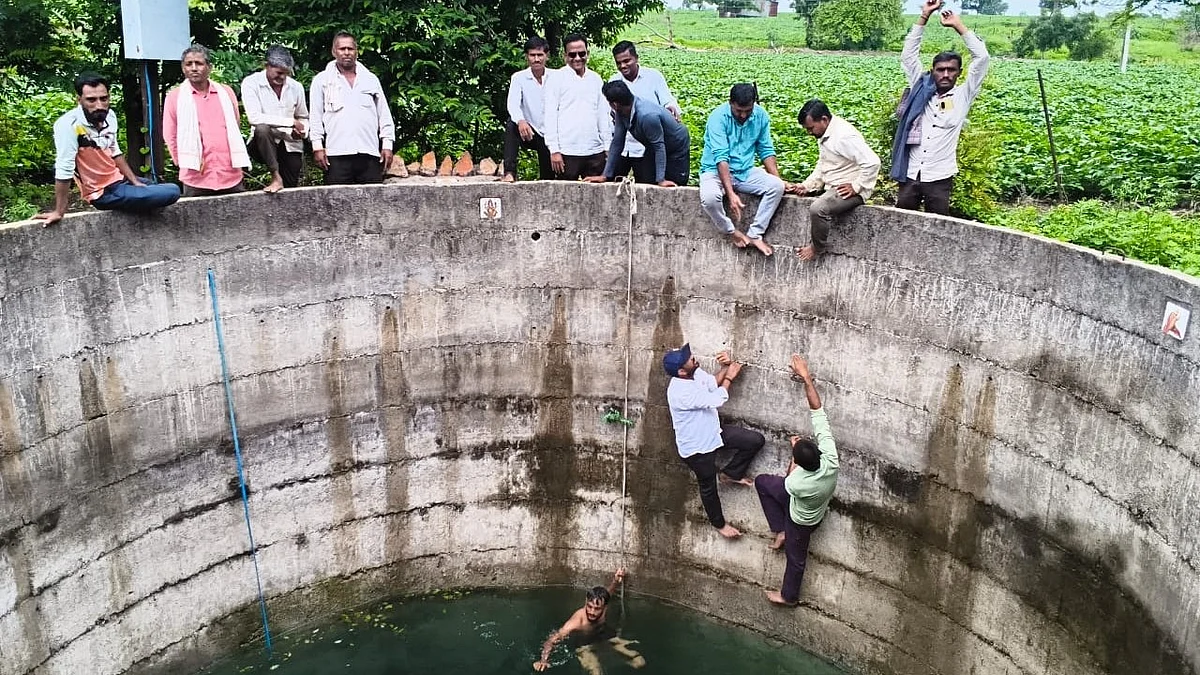 Hingoli Farmers Stage ‘Jalsamadhi’ Protest Over Agriculture Issues