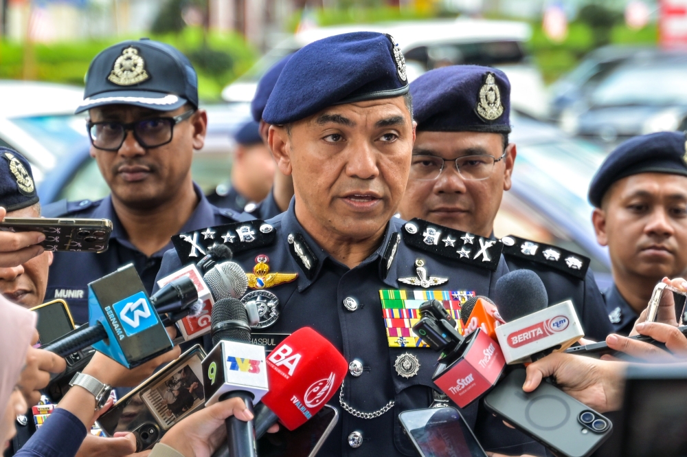 Police: Warning lights do not give emergency vehicles carte blanche on roads