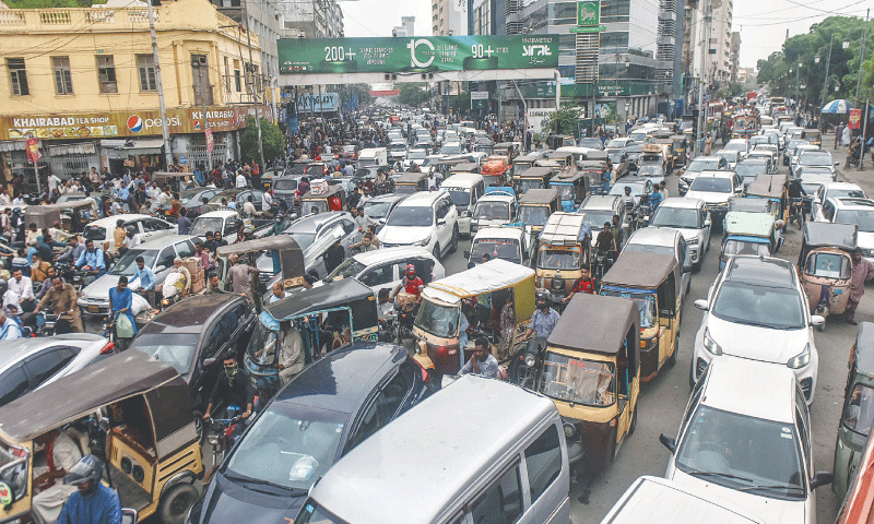 Roads blocked, traffic congested in Karachi’s PIDC area due to protest