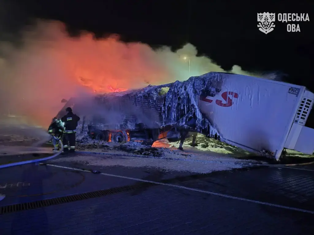 Russian Shaheds hit near Moldova-border crossing, burn food cargo, and black out 13,000 in Odesa Oblast