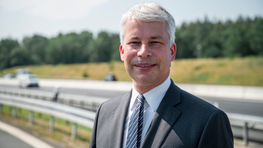 Due to low water on the Rhine: Bilger is considering lifting the truck driving ban on Sundays