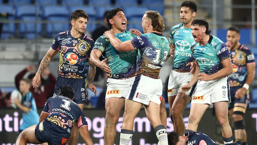 Live: Legend's first try in four years puts Cowboys on top
