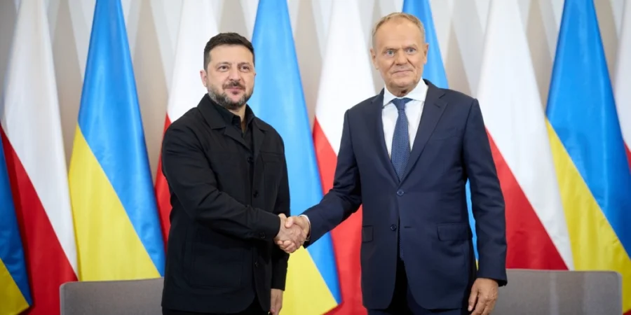Nawrocki's office pushes Tusk over Zelenskyy award