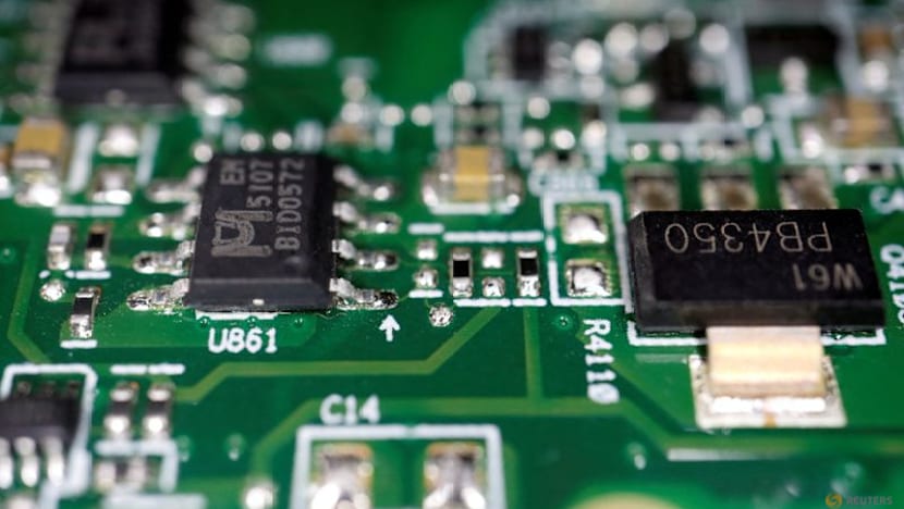 Sandisk, Western Digital drag on chip stocks as lofty expectations eclipse strong earnings