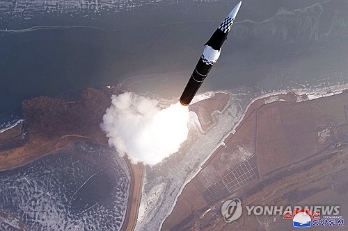 (2nd LD) N. Korea fires short-range ballistic missile toward East Sea: military