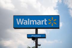 Walmart sales under strain as US shoppers pull back