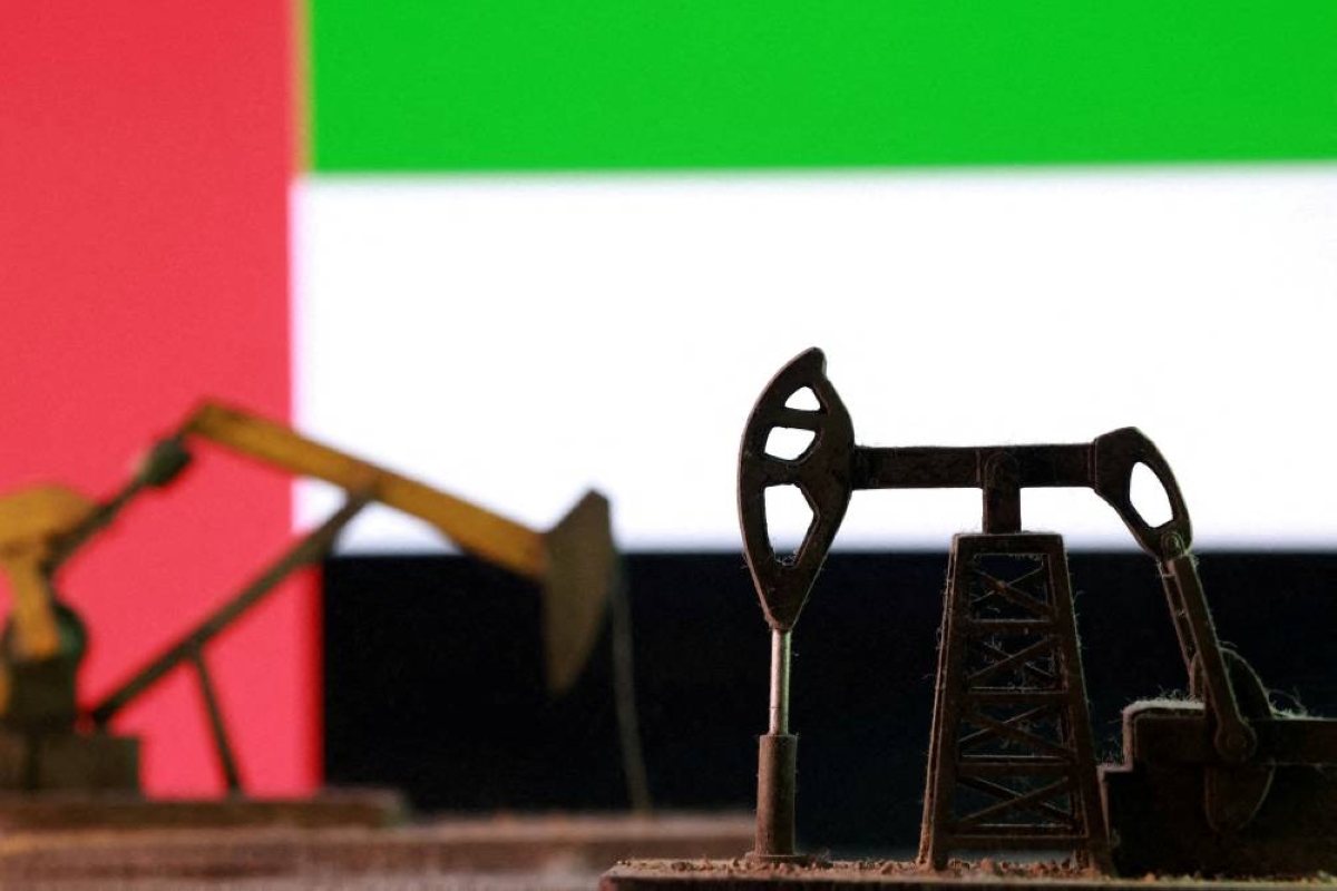 Oil hits over 3-week high on Middle East supply concerns amid war impasse