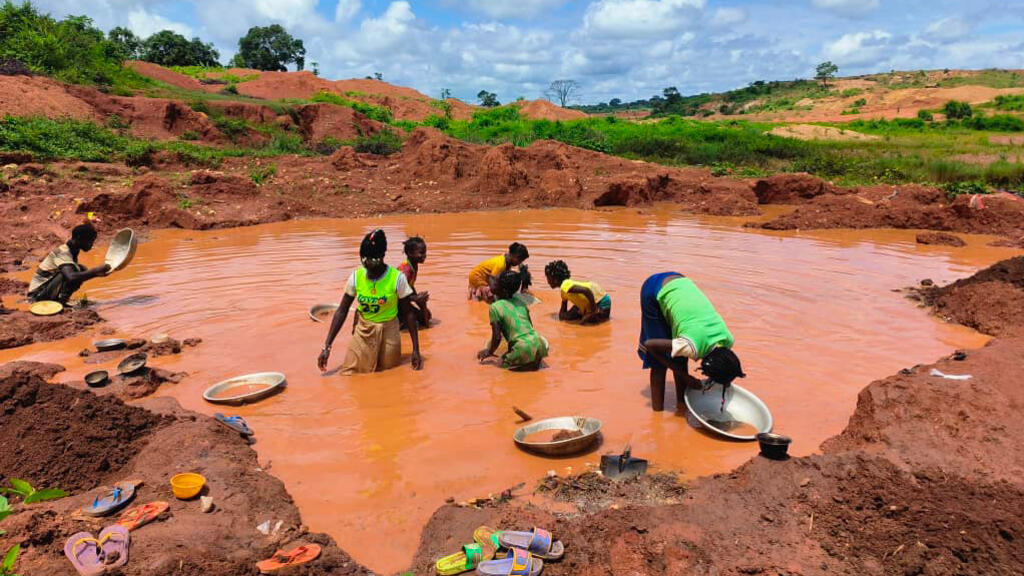 Deadly border mine collapse exposes risks behind Central Africa's gold rush