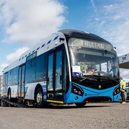 Tallinn's new route network results in technical glitches and confusion at stops