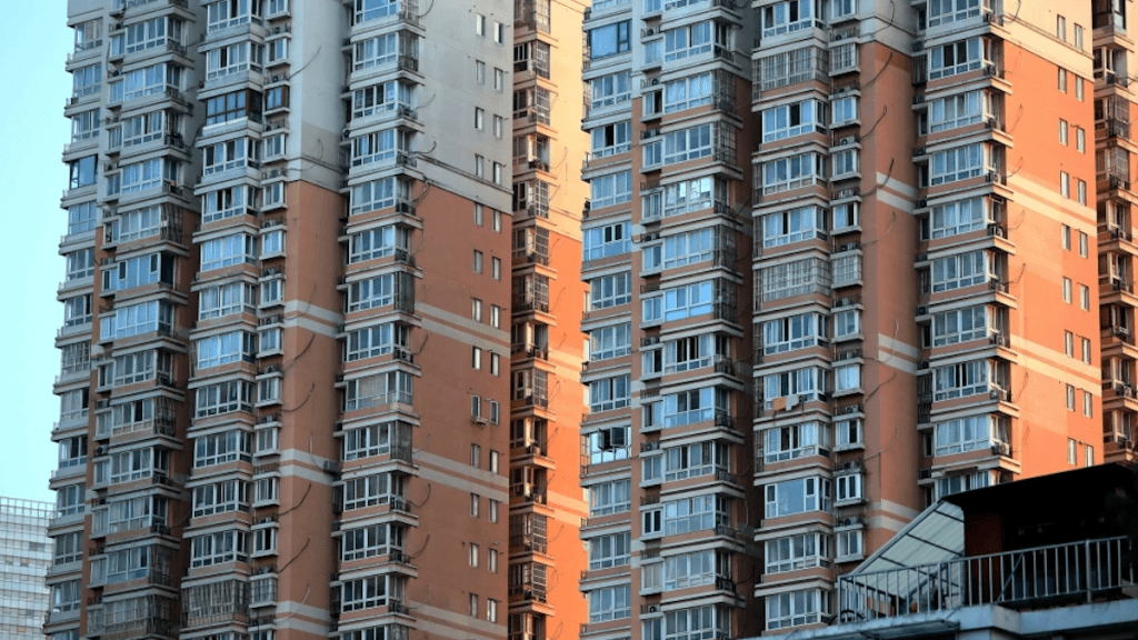 Flood of discounted auction homes deepens China’s property slump