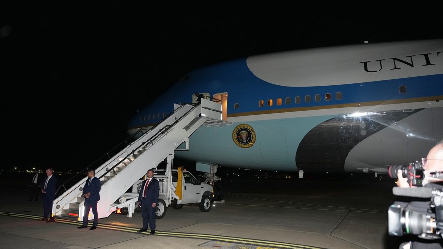Eric Trump: Old Air Force One will be displayed at father's library