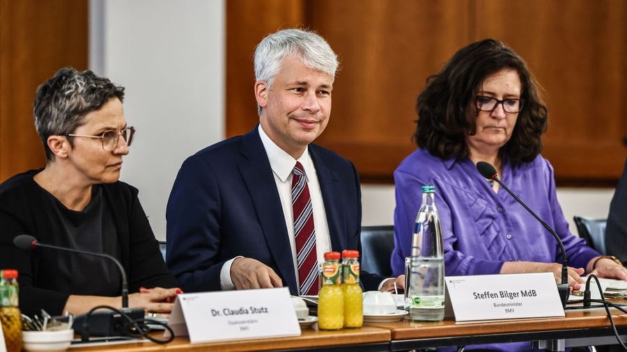 Top-level meeting in Bonn: Bilger announces immediate measures against low water consequences