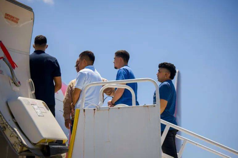 First group of US deportees, out of an expected 1,200, arrive in Liberia