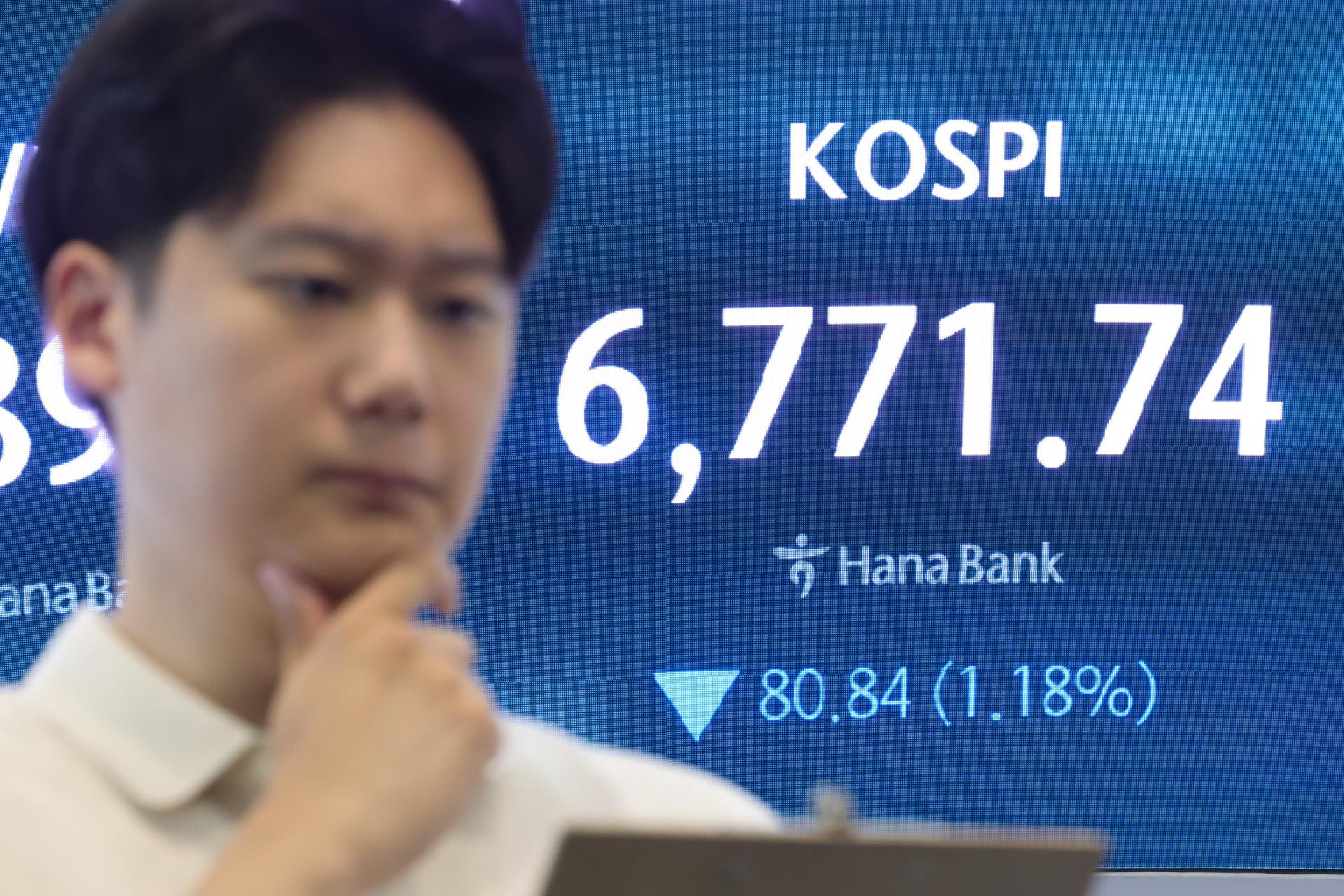Seoul shares open lower as US bond yields climb again