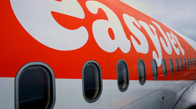 Easyjet agrees to £5.7bn Apollo takeover after Castlelake walks away
